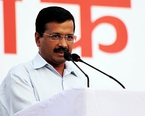 Kejriwal backs Akhilesh Yadav, slams Modi govt for 'unleashing' CBI on him
