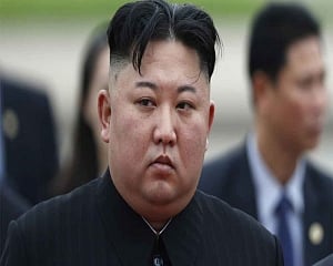 Kim again rides horse up sacred peak as nuke deadline nears