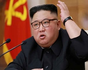 Kim vows to fight US sanctions, visits sacred N Korean peak
