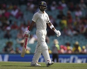 Kohli booed again, Ponting says show some respect to India captain