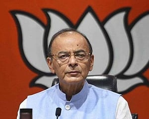 Kovind, Shah, Yogi visit AIIMS; Jaitley's condition critical, say sources