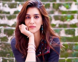 Kriti Sanon calls Varun Dhawan a 'liar'
