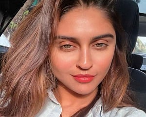 Krystle Dsouza to make Bollywood debut with 'Chehre'
