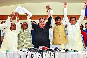 Lalu writ runs large in Bihar deal,  Sharad to contest on RJD ticket