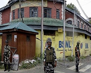 No shortage of medicines; phone restriction helped save lives: JK Guv