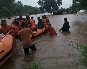 Mahalaxmi Exp stuck in Thane with 700 passengers after heavy rains, NDRF called in
