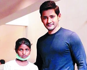 Mahesh meets cancer patient