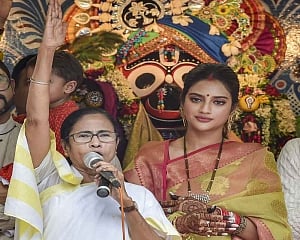 Mamata attends Rathyatra celebrations with Nusrat, calls for   Religious harmony
