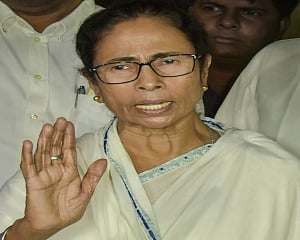 Mamata calls for ouster of Modi government