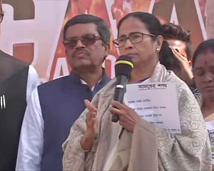 Mamata urges political parties, civil society to isolate BJP