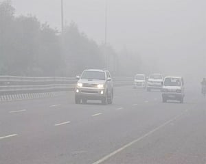 Minimum temp in Delhi 4.2 deg C, fog delays 11 trains