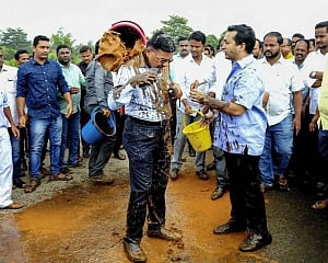 MLA Nitesh Rane in police custody for pouring mud on engineer