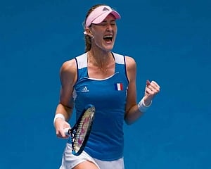 Mladenovic upsets Barty to give France 2-1 Fed Cup final lead