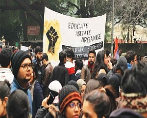 Mobile internet services suspended in Ghaziabad in view of violent protests in UP
