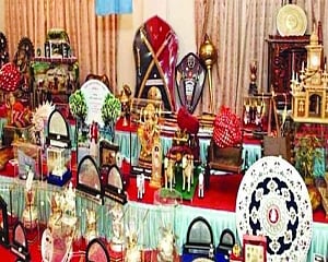Modi, Sushma fill toshkhana with foreign gifts