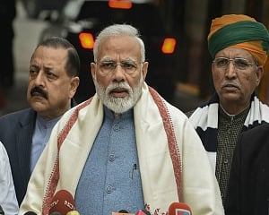 Modi blasts Mamata over violence on her home turf