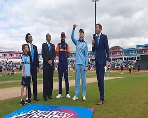 Morgan wins toss, elects to bat against India