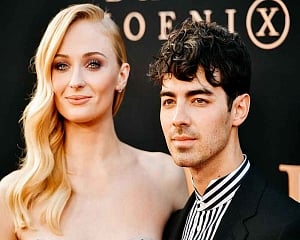 Mr and Mrs Jonas: Sophie Turner, Joe Jonas share first photo from Paris wedding