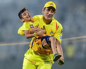 MSD joins Watson and Tahir's sons in playful run