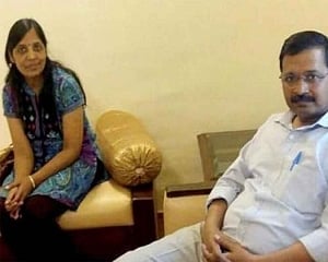 Multiple Voter IDs: Court issues summons to UP, Delhi EC on complaint  filed against Kejriwal's wife
