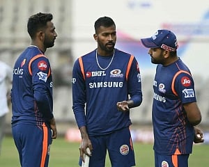Mumbai Indians elect to bowl against rechristened Delhi Capitals