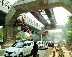 Narrow flyway, 1-way RTR cause of Dwarka woes