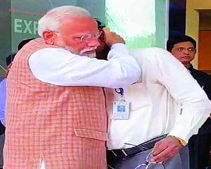 Nation sticks up for ISRO; no requiem yet