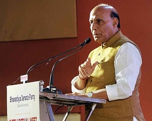 Naxal attack: Rajnath assures Maharashtra all assistance