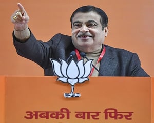 Nehru-Gandhi clan did nothing for poverty alleviation: Gadkari