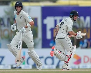 New Zealand set Sri Lanka tough 267 to win first Test