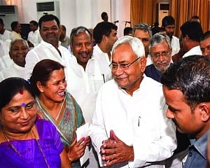 Nitish pays BJP back in same coin
