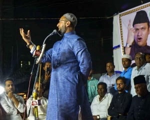 No 'Modi wave'; non-BJP, non-Congress front likely to form govt:  Owaisi