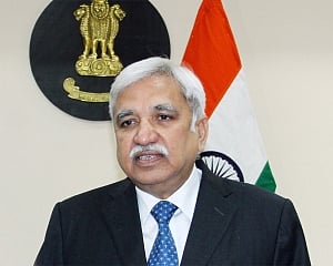 Not going back to era of ballot papers: CEC