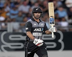 Improved India restrict New Zealand to 158/8