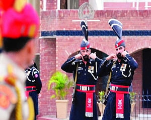 Pak in a pincer attack
