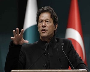 Pak military to voluntarily cut defence budget