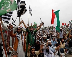 Pak protest leader convenes all-party meet as deadline for PM Imran's resignation ends