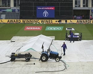 Pakistan, Sri Lanka split points after wash out