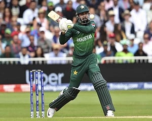 Pakistan bounces back with 348-8 vs England at World Cup