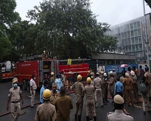 Patients scramble for treatment as fire breaks out in AIIMS