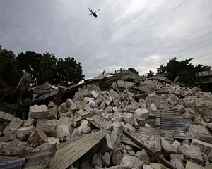 Philippines' quake toll hits three amid hunt for survivors
