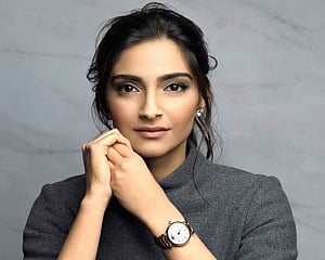 Planned my wedding on 'Ek Ladki Ko...' sets: Sonam Kapoor