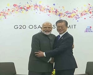 PM Modi meets South Korean President Moon Jae-in
