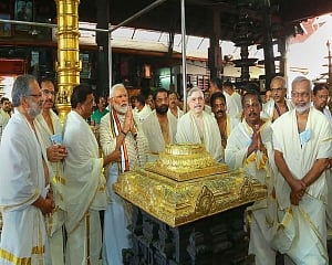 PM Modi offers prayers at Guruvayur Lord Krishna temple
