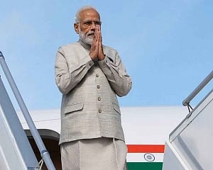PM Modi visits church in Colombo; pays tribute to victims of the Easter terror strikes