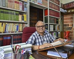 Prez administers oath of office to Lokpal chief Justice Pinaki Chandra Ghose