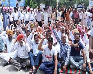 Protests continue against demolition of Delhi's Ravidas temple