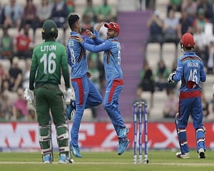 Rahim takes Bangladesh to 262/7