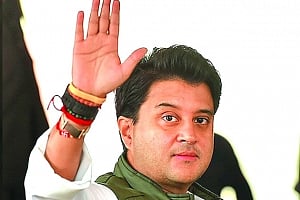 Rahul aides Deora, Scindia quit party posts