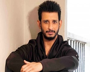 Rajkumar Hirani is a man of integrity: Sharman Joshi